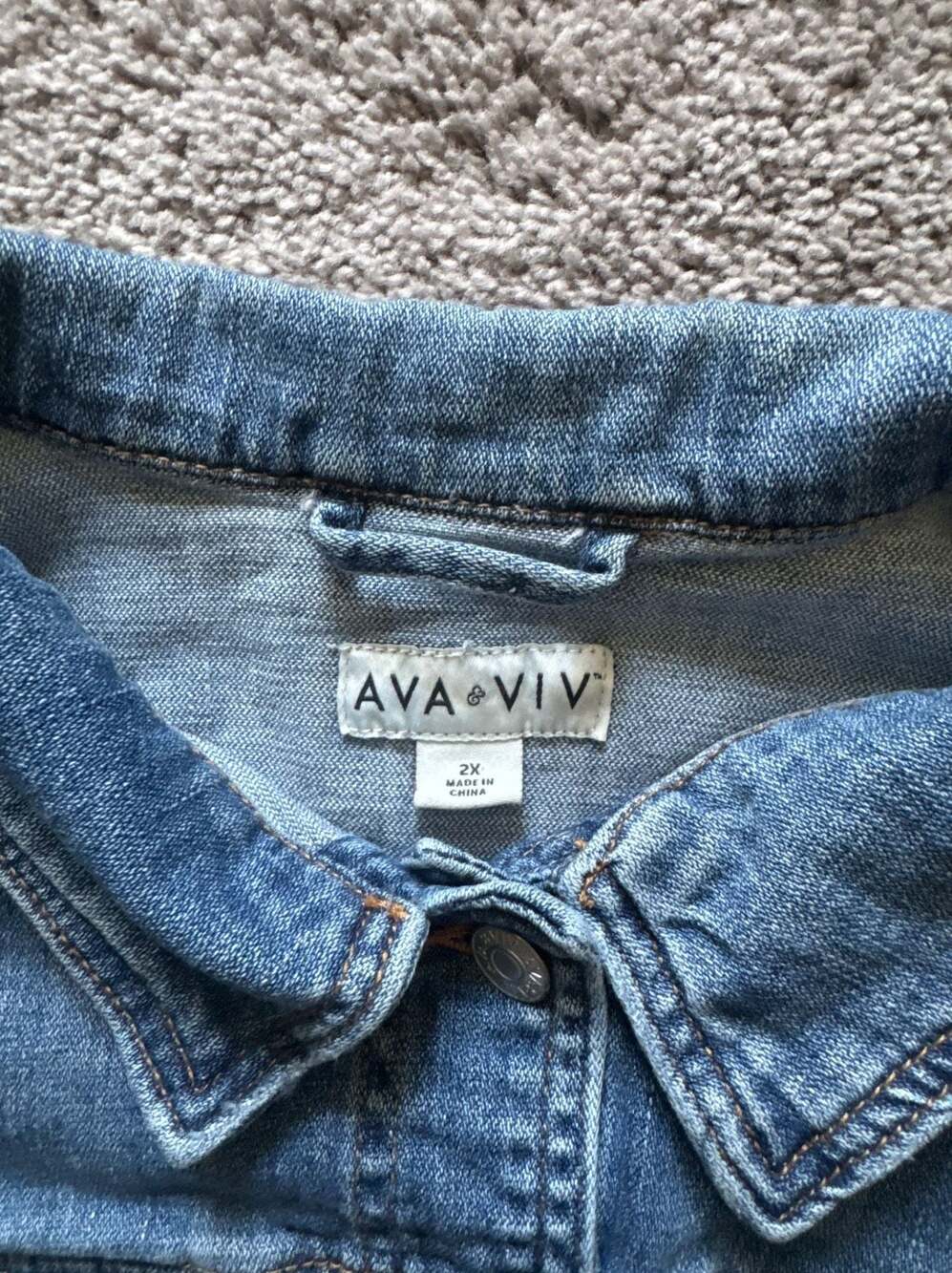 Ava & Viv Plus Size 2X Classic Blue Denim Trucker Jacket - Picture 4 of 5